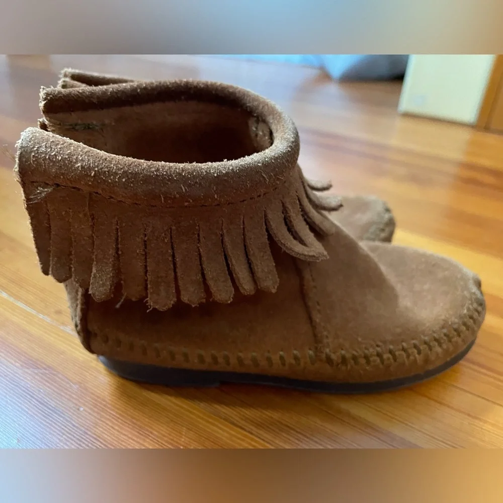 Minnetonka Brown Suede Fringe Boots back zip kids size 9